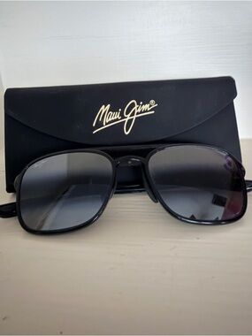 Maui Jim Keokea Black Frame Sunglasses with Gray Gradient Lenses
